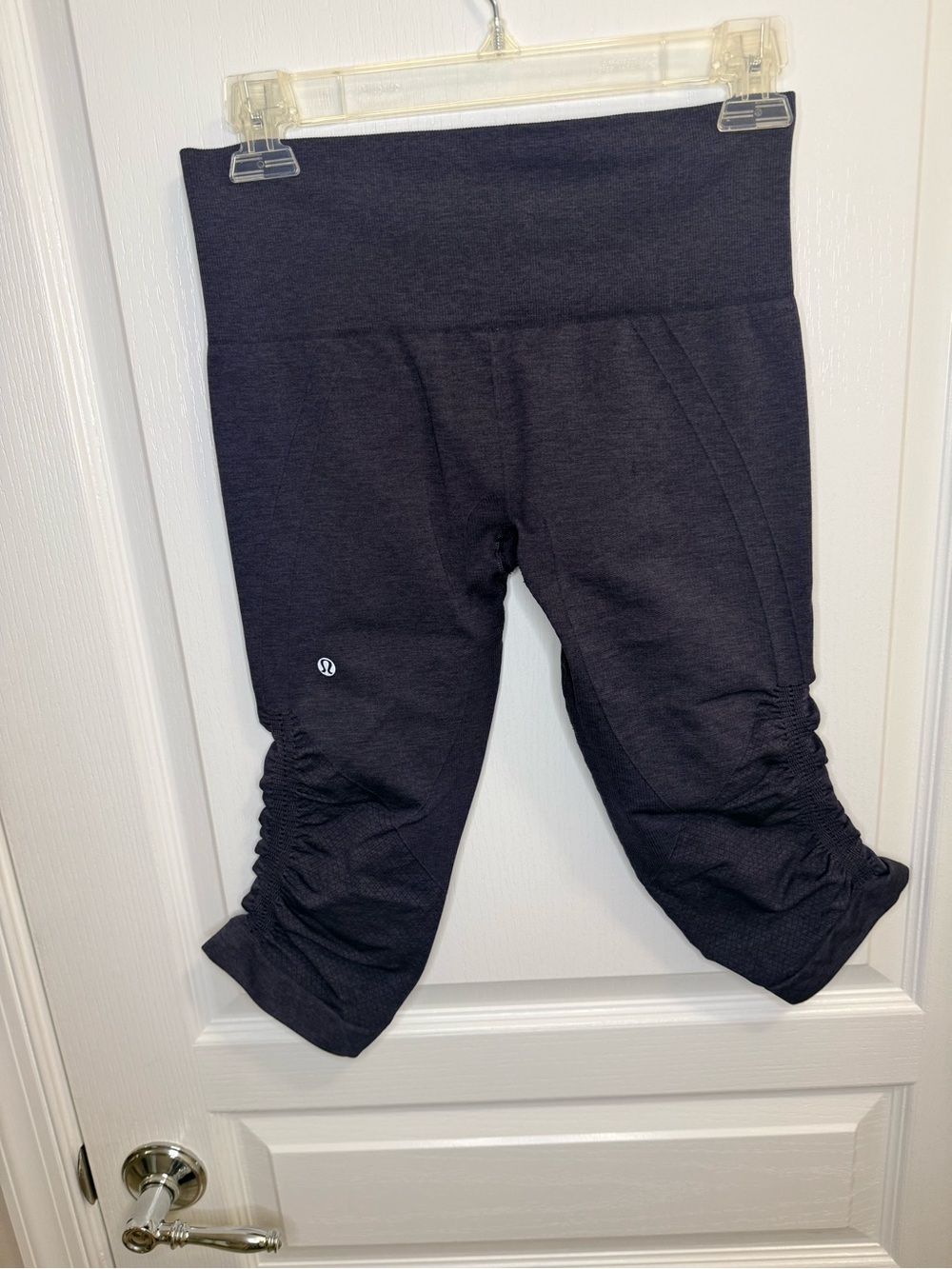 Lululemon Women's Ruched Capri Leggings Size 6 - Picture 5 of 9